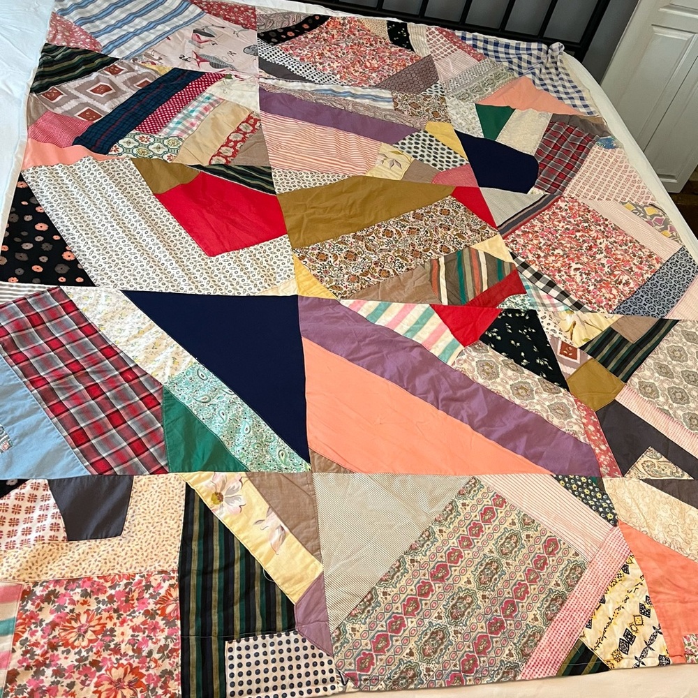 Patchwork Quilt with Multicolor Design - Picture 12 of 16